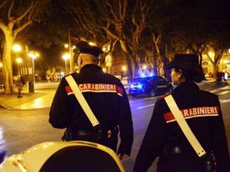 carabinieri coppia cagliari notturno
