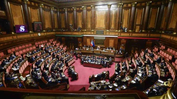 Via libera definitivo al decreto Bollette da 3 miliardi, è legge