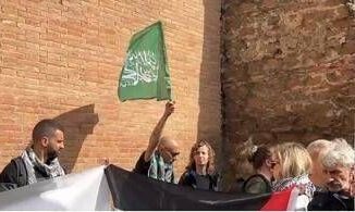 25 aprile tentano di issare bandiera Hamas a porta San Paolo a Roma