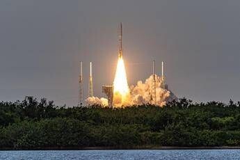 Amazon lancia i primi satelliti Internet per sfidare Starlink di Musk
