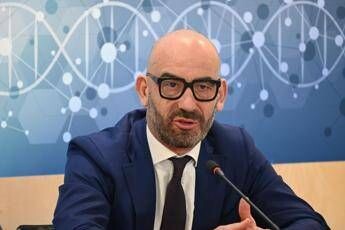 Bassetti: “Politica indignata per minacce a Meloni, tace su medici presi di mira”