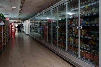 Blackout Spagna, boom ricerche online: quanto resiste cibo in frigo?