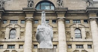 Borsa, Piazza Affari in rosso con i dazi: perché crollano le banche