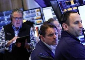 Borsa a Piazza Affari corrono energetici banche e Stellantis in rosso