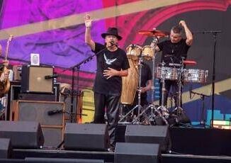Carlos Santana collassa durante prove per il concerto ricoverato