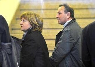 Caso Garlasco sequestrata spazzatura dei Poggi le indagini non risparmiano la famiglia di Chiara