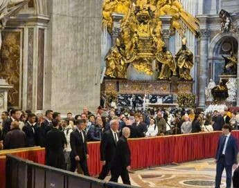 Da Ranieri a Dybala delegazione della Roma a San Pietro per lomaggio a Papa Francesco