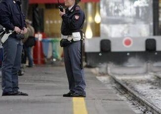 Desio corpo dilaniato di una donna sui binari indagini in stazione