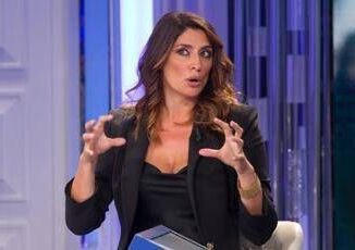 Elisa Isoardi derubata Hanno rotto il van e hanno preso tutto