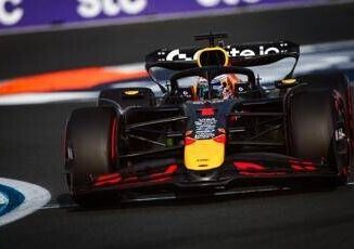 F1 Gp Arabia super pole di Verstappen con Red Bull. Quarto Leclerc