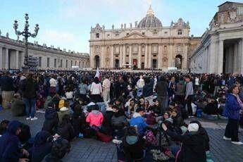 Funerali Papa Francesco, già migliaia a San Pietro per l’addio – Diretta