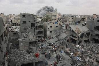 Gaza, “29 morti in un raid”. Media: “Israele vuole inglobare Rafah in zona cuscinetto”