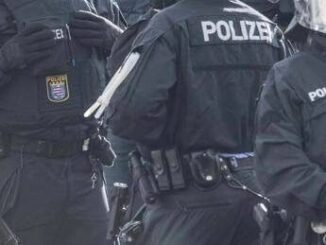 Germania auto travolge folla a Stoccarda diversi feriti gravi