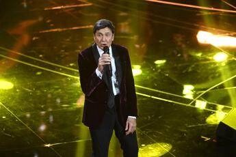 Gianni Morandi, il video sul bus a Bologna: “Non ho una lira per il taxi”