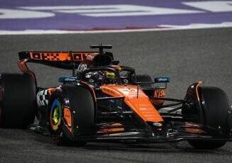 Gp Bahrain pole Piastri con McLaren e Ferrari insegue Leclerc terzo Hamilton solo nono