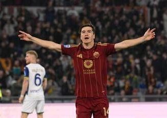 Il Verona battuto con un gol di Shomurodov la Roma sale al 5° posto