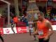 Impresa alla maratona di Londra corre i 42 chilometri vestito da Big Ben Video