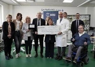 Malattie rare Sla consegnata al Centro Nemo di Trento la donazione Aisla