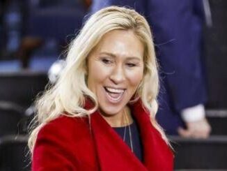 Male sconfitto da mano di Dio il post della deputata Usa Greene nel mirino Papa Francesco