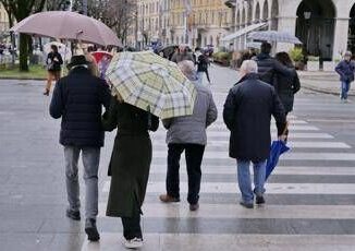 Maltempo sullItalia in arrivo venti forti e temporali al Centro allerta gialla in 4 regioni