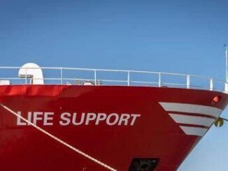 Mare forza 7 Life Support con 215 migranti a bordo chiede porto piu vicino