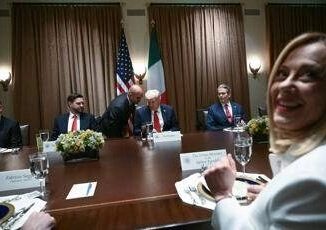 Meloni Trump incontro con sorrisi complimenti e pranzo leggero