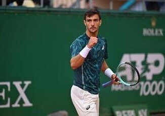 Musetti vince il derby azzurro e vola ai quarti Berrettini battuto a Montecarlo