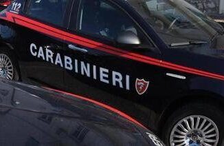 Napoli aggredisce la ex a pugni e poi tenta di gettarla dal belvedere arrestato