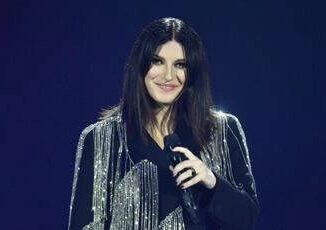 Nuovo look per Laura Pausini Chili persi senza punture ma con sacrifici