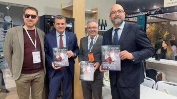 Oscarwine sbarca su carta la nuova freepress presentata al Vinitaly