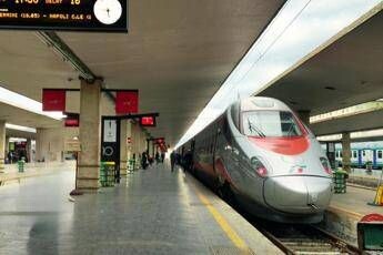 Papa Francesco Trainline per funerali 30 viaggiatori in treno verso Roma il 25 e 26 aprile