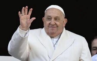 Papa Francesco Vaticano Lievi miglioramenti su infezione polmonare e uso della parola