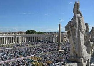 Papa Francesco folla per la messa in suffragio a San Pietro Senso di smarrimento