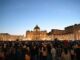 Papa Francesco il lungo addio a San Pietro migliaia in fila per Bergoglio