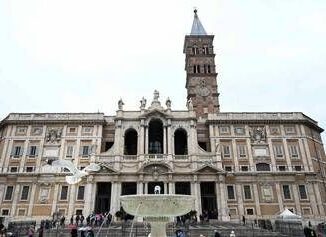 Papa Francesco marmo dalla Liguria per il suo sepolcro e la sola iscrizione Franciscus Foto
