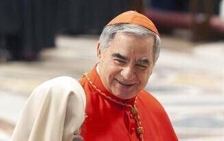 Papa la dama vaticana Marogna Becciu pontefice Fantareligione ma glielo auguro