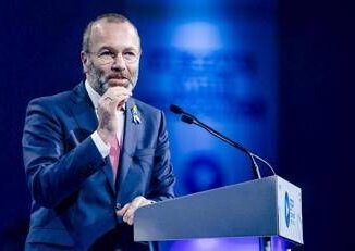 Ppe Weber rieletto presidente con 89 voti