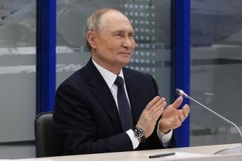 Putin, vertice con l’inviato di Trump. Zelensky: “Russia non vuole pace”