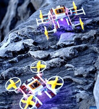 Scienziati cinesi sviluppano il più piccolo micro-robot “Transformer” autonomo al mondo