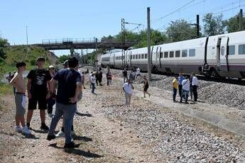 Spagna in ginocchio per blackout, il paese al buio: cosa sappiamo