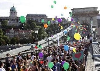 Stretta sui diritti Lgbtq e Pride vietato nuove restrizioni nellUngheria di Orban
