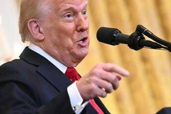 Trump congela dazi per 3 mesi: “Aumentano solo per Cina”
