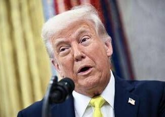 Trump fa gli auguri di Pasqua e attacca ancora Biden Presidente peggiore