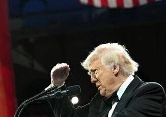 Trump senza freni Paesi mi baciano il sedere per accordo su dazi