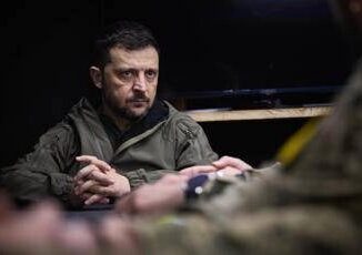 Ucraina Zelensky Russia rifiuta tregua e Usa non reagiscono. Macron Serve azione forte