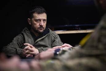 Ucraina, Zelensky: “Russia rifiuta tregua e Usa non reagiscono”. Macron: “Serve azione forte”