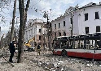 Ucraina strage a Sumy. Usa Russia ha superato ogni limite. Meloni Vile attacco
