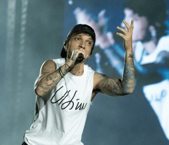 Ultimo, ‘Bella davvero’ è il nuovo singolo: il video con Juli (e il commento di Olly)