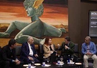 Vinitaly Regione Siciliana presenta fenomeno Etna quando il vino e cultura