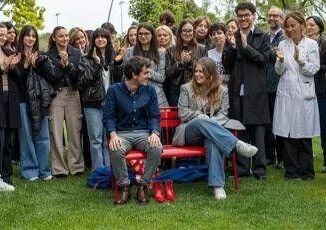 Violenza di genere una panchina rossa nel Campus Cattolica di Roma